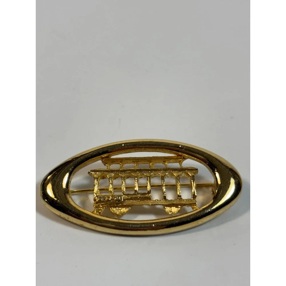 Vintage Brooch‎ Pin with Tiny Details San Francisco Gold Tone Cable Car